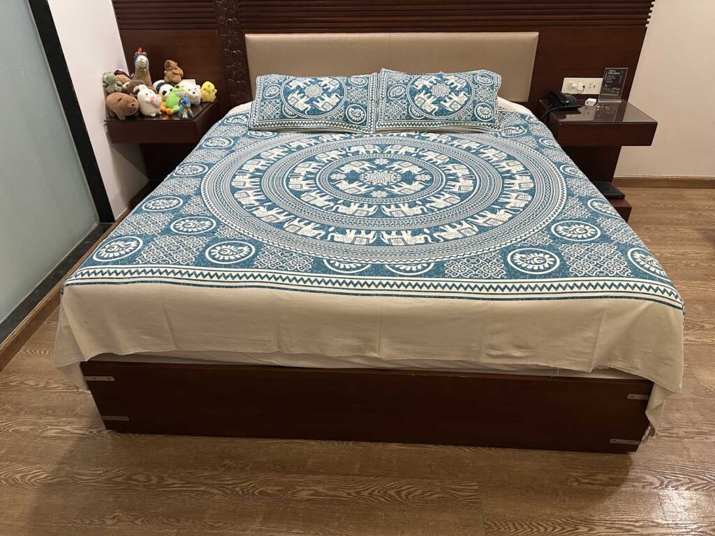 Bed Sheets - Cotton - White + Turquoise Elephants - LoomInUs - 20