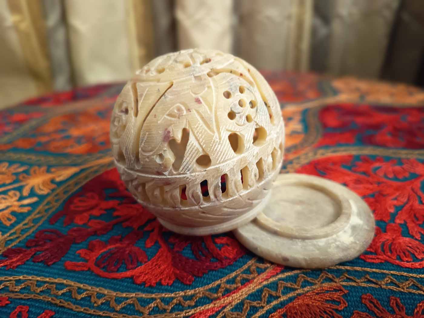 Hand-Carved Agra Marble Tealight Holder — Elephants — photo 4