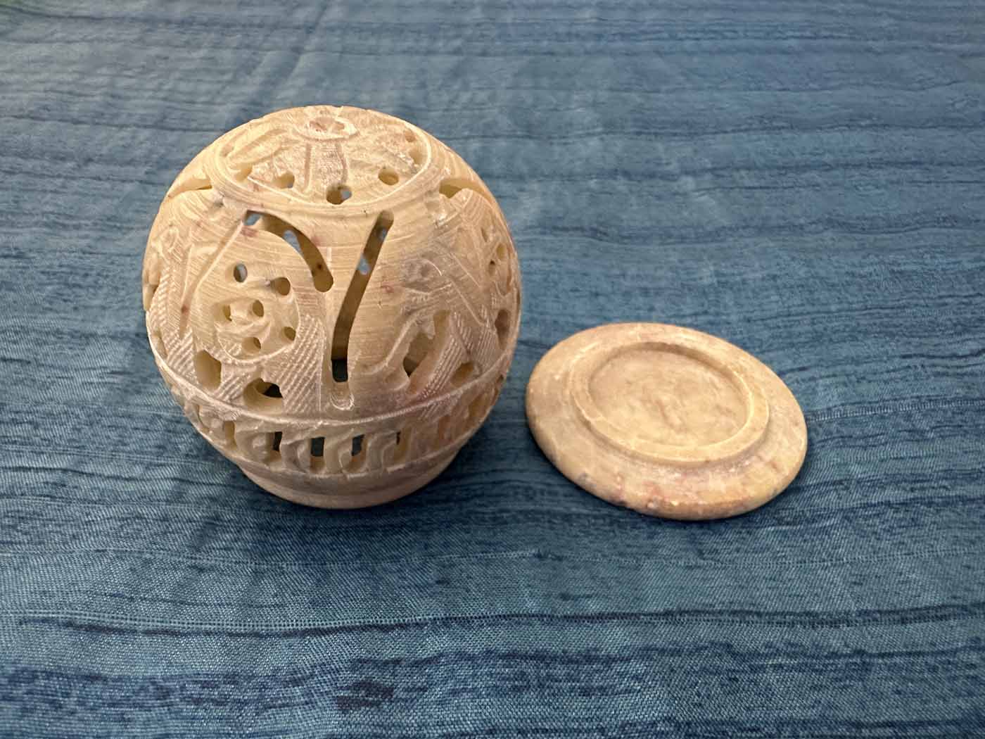 Hand-Carved Agra Marble Tealight Holder — Elephants — photo 6