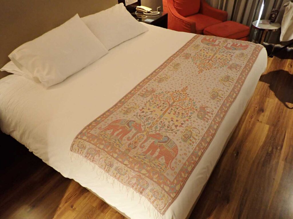 Kashmiri Wool & Silk Stole — Beige with 28 Elephants — photo 1