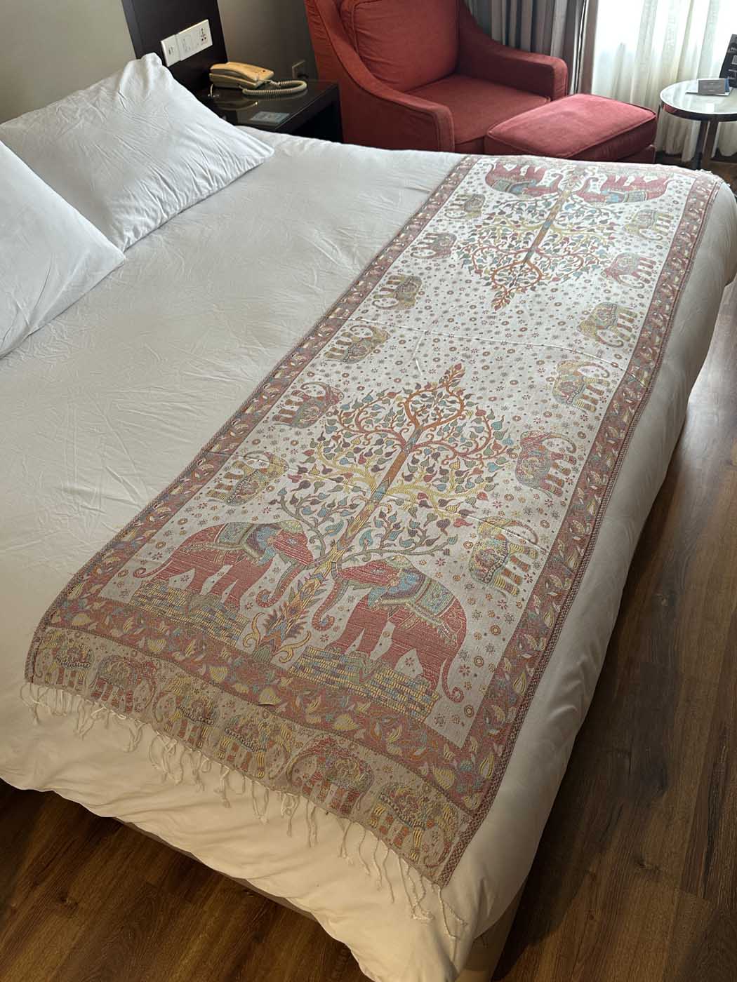 Kashmiri Wool & Silk Stole — Beige with 28 Elephants — photo 7