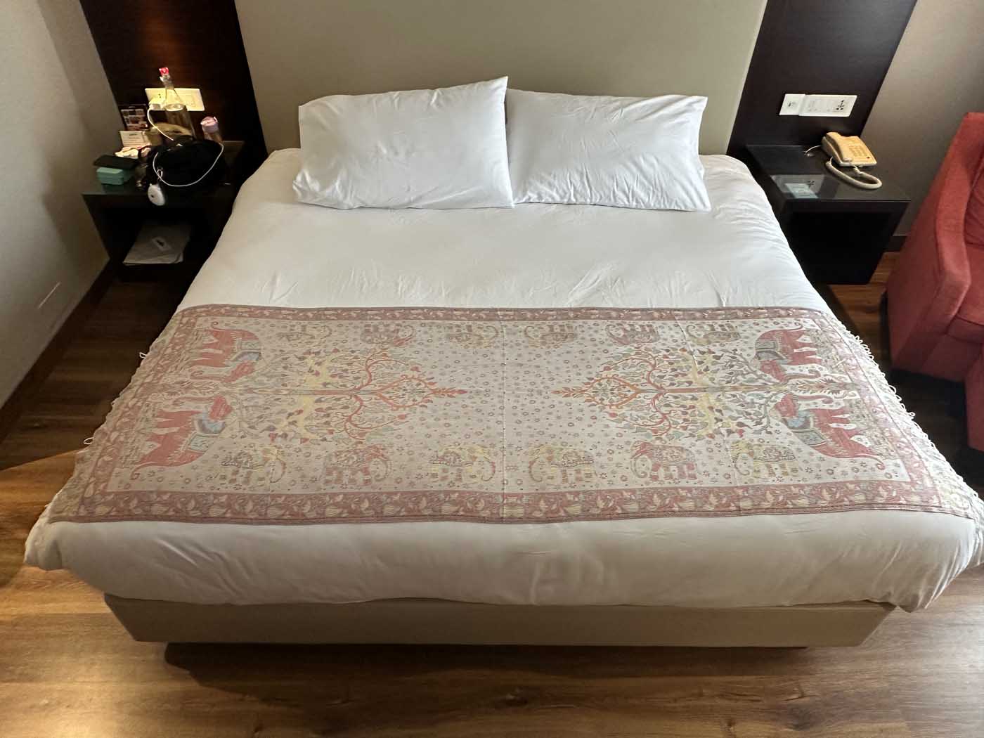 Kashmiri Wool & Silk Stole — Beige with 28 Elephants — photo 8